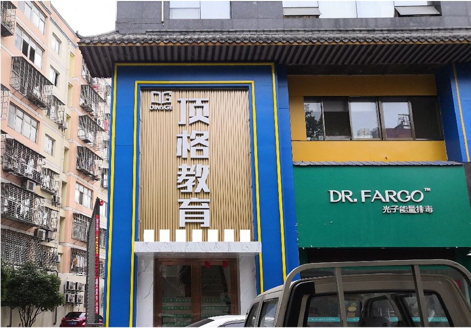 龙山门头设计要符合门店特色。