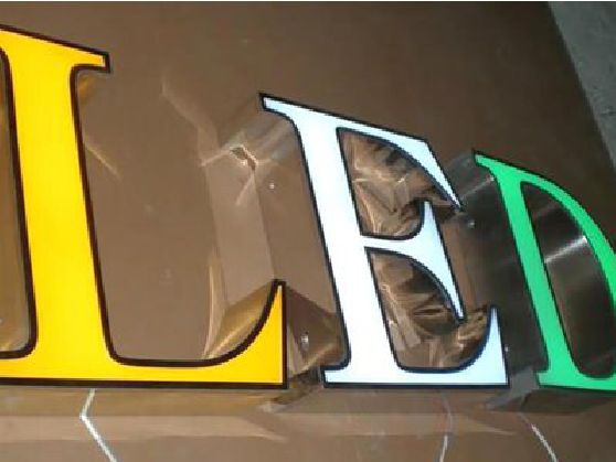 龙山介绍LED招牌的基础知识。